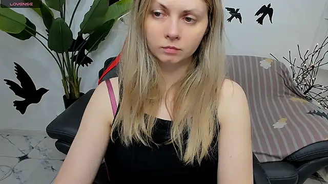 Snapshot of SmilingEmily_ chatting on 02-07-25, 06:35 SmilingEmily online show from 02-07-25, 06:35