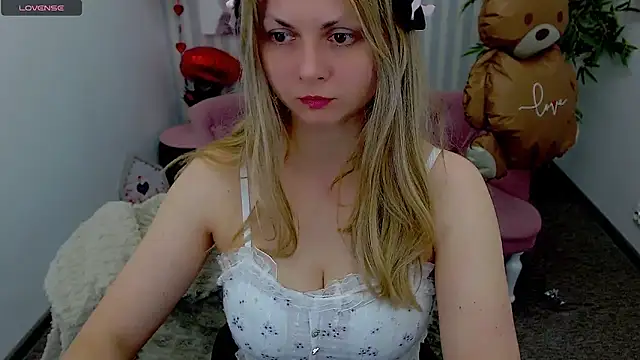 Snapshot of SmilingEmily_ chatting on 02-14-25, 07:38 SmilingEmily online show from 02-14-25, 07:38