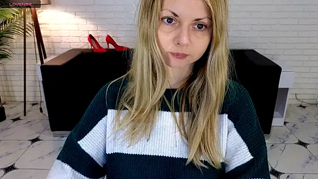 Snapshot of SmilingEmily_ chatting on 03-04-25, 07:30 SmilingEmily online show from 03-04-25, 07:30
