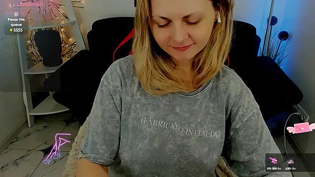 Snapshot of SmilingEmily_ chatting on 03-14-25, 10:39 SmilingEmily online show from 03-14-25, 10:39