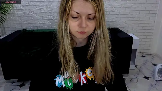 Snapshot of SmilingEmily_ chatting on 03-15-25, 06:58 SmilingEmily online show from 03-15-25, 06:58