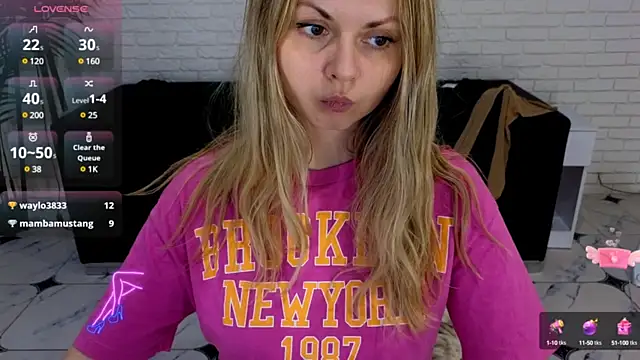 Snapshot of SmilingEmily_ chatting on 03-18-25, 10:36 SmilingEmily online show from 03-18-25, 10:36