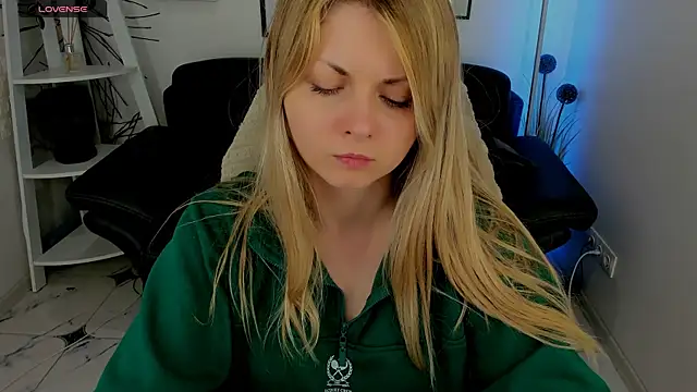 Snapshot of SmilingEmily_ chatting on 03-20-25, 10:54 SmilingEmily online show from 03-20-25, 10:54