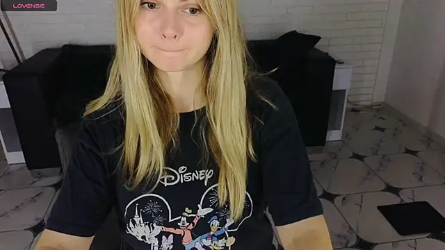 Snapshot of SmilingEmily_ chatting on 09-10-25, 06:24 SmilingEmily online show from 09-10-25, 06:24