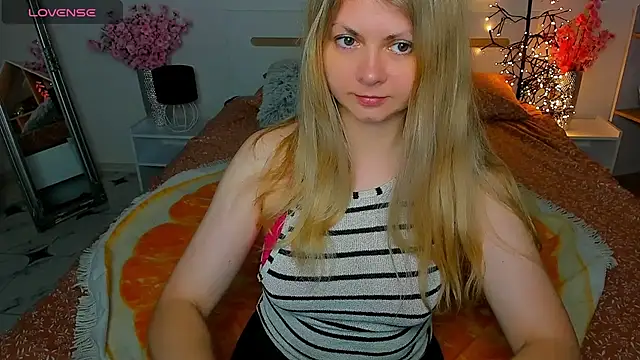 Snapshot of SmilingEmily_ chatting on 10-02-25, 05:58 SmilingEmily online show from 10-02-25, 05:58