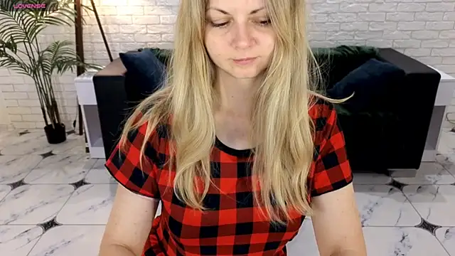 Snapshot of SmilingEmily_ chatting on 10-14-25, 06:14 SmilingEmily online show from 10-14-25, 06:14