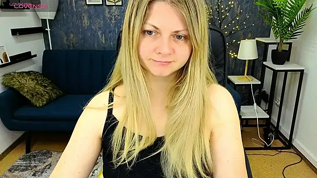 Snapshot of SmilingEmily_ chatting on 10-17-25, 06:27 SmilingEmily online show from 10-17-25, 06:27