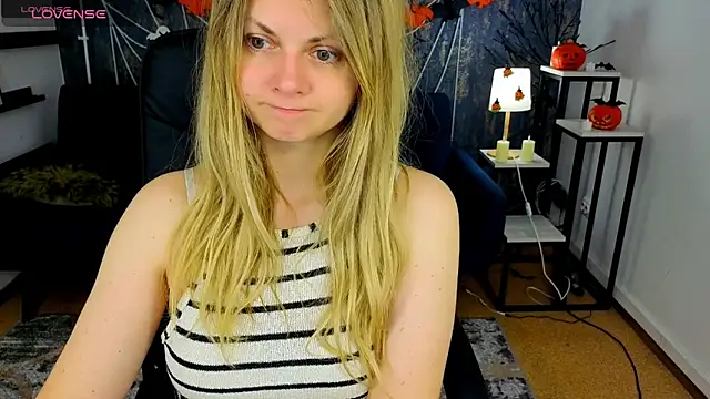 Snapshot of SmilingEmily_ chatting on 10-20-25, 06:47 SmilingEmily online show from 10-20-25, 06:47