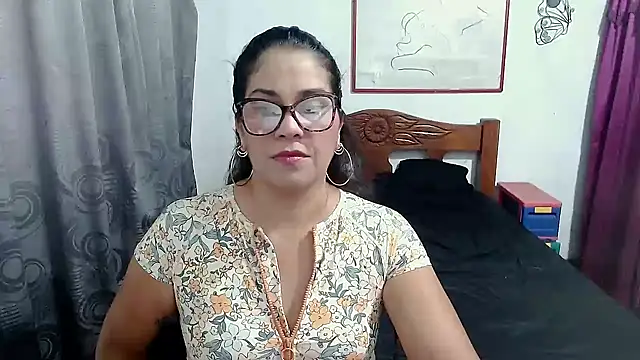 Snapshot of Mistresskloe01 chatting on 11-14-25, 12:48 Mistresskloe01 online show from 11-14-25, 12:48