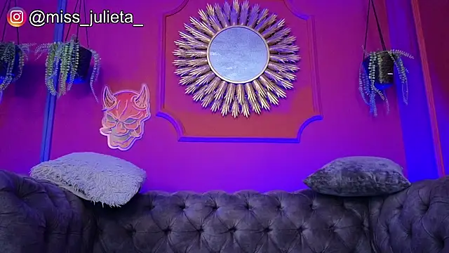 Julieta Russell online show from 05-26-26, 11:50