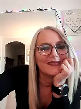 Snapshot of kikkastar chatting on 12-16-24, 01:43 kikkastar online show from 12-16-24, 01:43