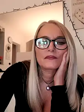 Snapshot of kikkastar chatting on 12-16-24, 08:16 kikkastar online show from 12-16-24, 08:16