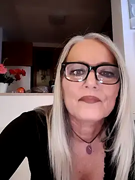 Snapshot of kikkastar chatting on 12-17-24, 08:21 kikkastar online show from 12-17-24, 08:21