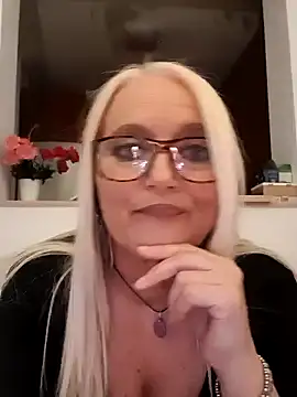 Snapshot of kikkastar chatting on 12-29-24, 08:37 kikkastar online show from 12-29-24, 08:37