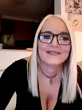 Snapshot of kikkastar chatting on 01-16-25, 08:03 kikkastar online show from 01-16-25, 08:03