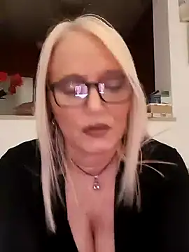 Snapshot of kikkastar chatting on 01-19-25, 07:47 kikkastar online show from 01-19-25, 07:47