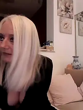 Snapshot of kikkastar chatting on 01-23-25, 08:13 kikkastar online show from 01-23-25, 08:13