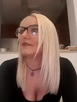 Snapshot of kikkastar chatting on 02-09-25, 08:34 kikkastar online show from 02-09-25, 08:34