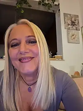 Snapshot of kikkastar chatting on 02-12-25, 08:18 kikkastar online show from 02-12-25, 08:18