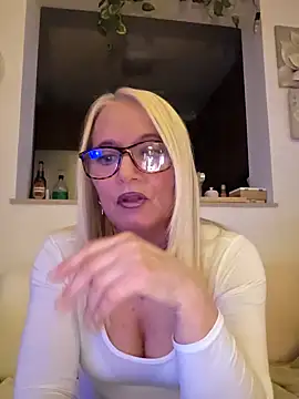 Snapshot of kikkastar chatting on 02-14-25, 08:15 kikkastar online show from 02-14-25, 08:15