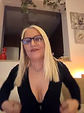 Snapshot of kikkastar chatting on 02-17-25, 08:04 kikkastar online show from 02-17-25, 08:04