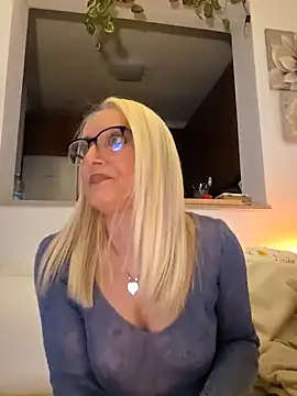 Snapshot of kikkastar chatting on 02-25-25, 08:19 kikkastar online show from 02-25-25, 08:19