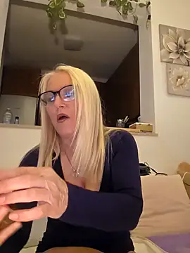 Snapshot of kikkastar chatting on 03-03-25, 07:28 kikkastar online show from 03-03-25, 07:28