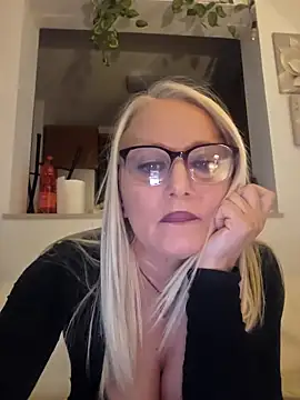 Snapshot of kikkastar chatting on 03-21-25, 08:40 kikkastar online show from 03-21-25, 08:40