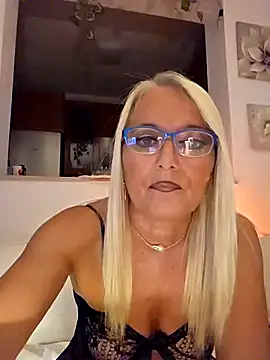 Snapshot of kikkastar chatting on 09-11-25, 07:47 kikkastar online show from 09-11-25, 07:47