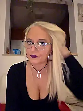 Snapshot of kikkastar chatting on 10-27-25, 08:57 kikkastar online show from 10-27-25, 08:57