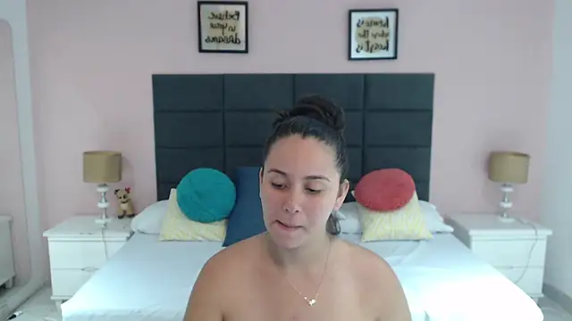 Snapshot of MadisonJenner chatting on 01-09-25, 02:51 MadisonJenner online show from 01-09-25, 02:51