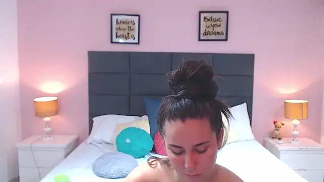 Snapshot of MadisonJenner chatting on 02-08-25, 03:21 MadisonJenner online show from 02-08-25, 03:21