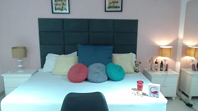 Snapshot of MadisonJenner chatting on 03-09-25, 10:52 MadisonJenner online show from 03-09-25, 10:52