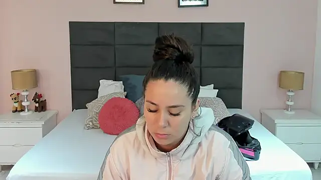 Snapshot of MadisonJenner chatting on 12-20-25, 11:17 MadisonJenner online show from 12-20-25, 11:17