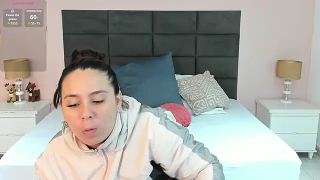 Snapshot of MadisonJenner chatting on 12-22-25, 12:13 MadisonJenner online show from 12-22-25, 12:13