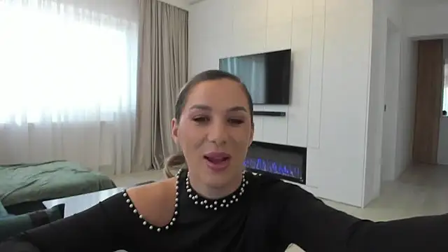 HotXMom online show from 01-18-25, 07:49