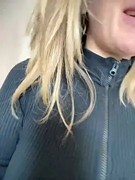 HotXMom online show from 03-04-25, 07:41