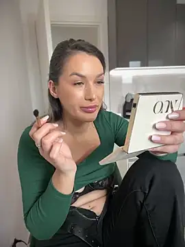 HotXMom online show from 03-19-25, 07:40