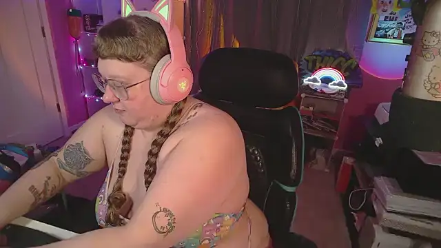 Snapshot of FatVeronica chatting on 02-02-26, 02:05 FatVeronica online show from 02-02-26, 02:05