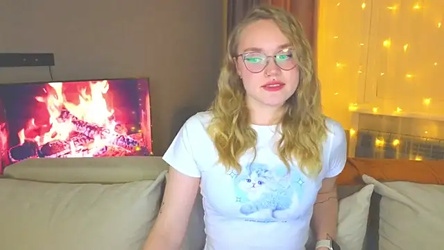 Snapshot of Aurora_Golden1 chatting on 12-12-24, 07:48 Aurora Golden1 online show from 12-12-24, 07:48