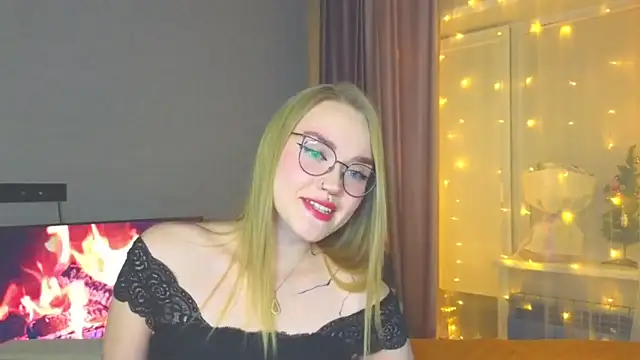 Snapshot of Aurora_Golden1 chatting on 12-23-24, 03:55 Aurora Golden1 online show from 12-23-24, 03:55