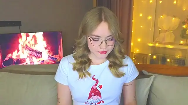 Snapshot of Aurora_Golden1 chatting on 12-26-24, 04:36 Aurora Golden1 online show from 12-26-24, 04:36