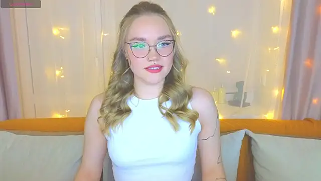 Snapshot of Aurora_Golden1 chatting on 02-22-25, 03:36 Aurora Golden1 online show from 02-22-25, 03:36