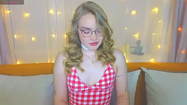 Snapshot of Aurora_Golden1 chatting on 03-03-25, 04:14 Aurora Golden1 online show from 03-03-25, 04:14