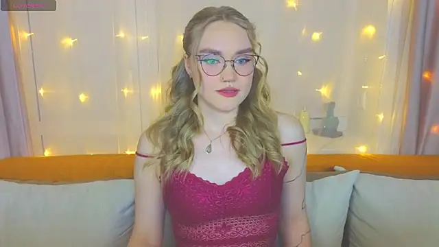 Snapshot of Aurora_Golden1 chatting on 03-04-25, 07:22 Aurora Golden1 online show from 03-04-25, 07:22