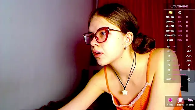 Snapshot of Sarah_HS chatting on 12-06-24, 12:27 Sarah HS online show from 12-06-24, 12:27