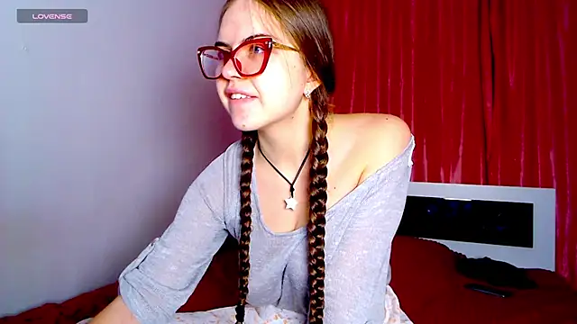 Snapshot of Sarah_HS chatting on 12-10-24, 02:50 Sarah HS online show from 12-10-24, 02:50