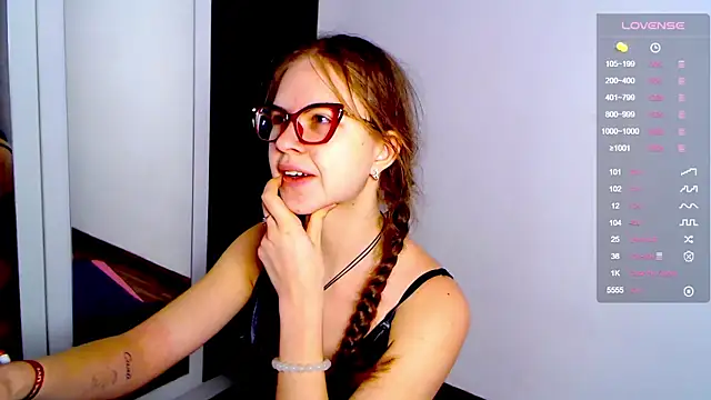 Snapshot of Sarah_HS chatting on 12-12-24, 12:55 Sarah HS online show from 12-12-24, 12:55