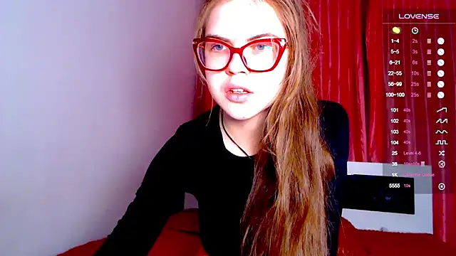 Snapshot of Sarah_HS chatting on 12-19-24, 01:40 Sarah HS online show from 12-19-24, 01:40