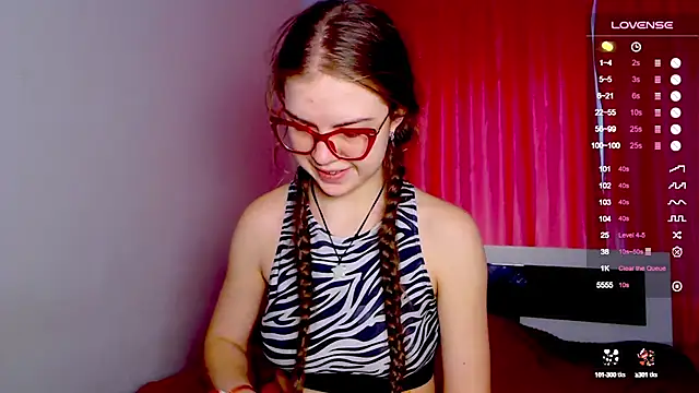 Snapshot of Sarah_HS chatting on 01-15-25, 10:49 Sarah HS online show from 01-15-25, 10:49